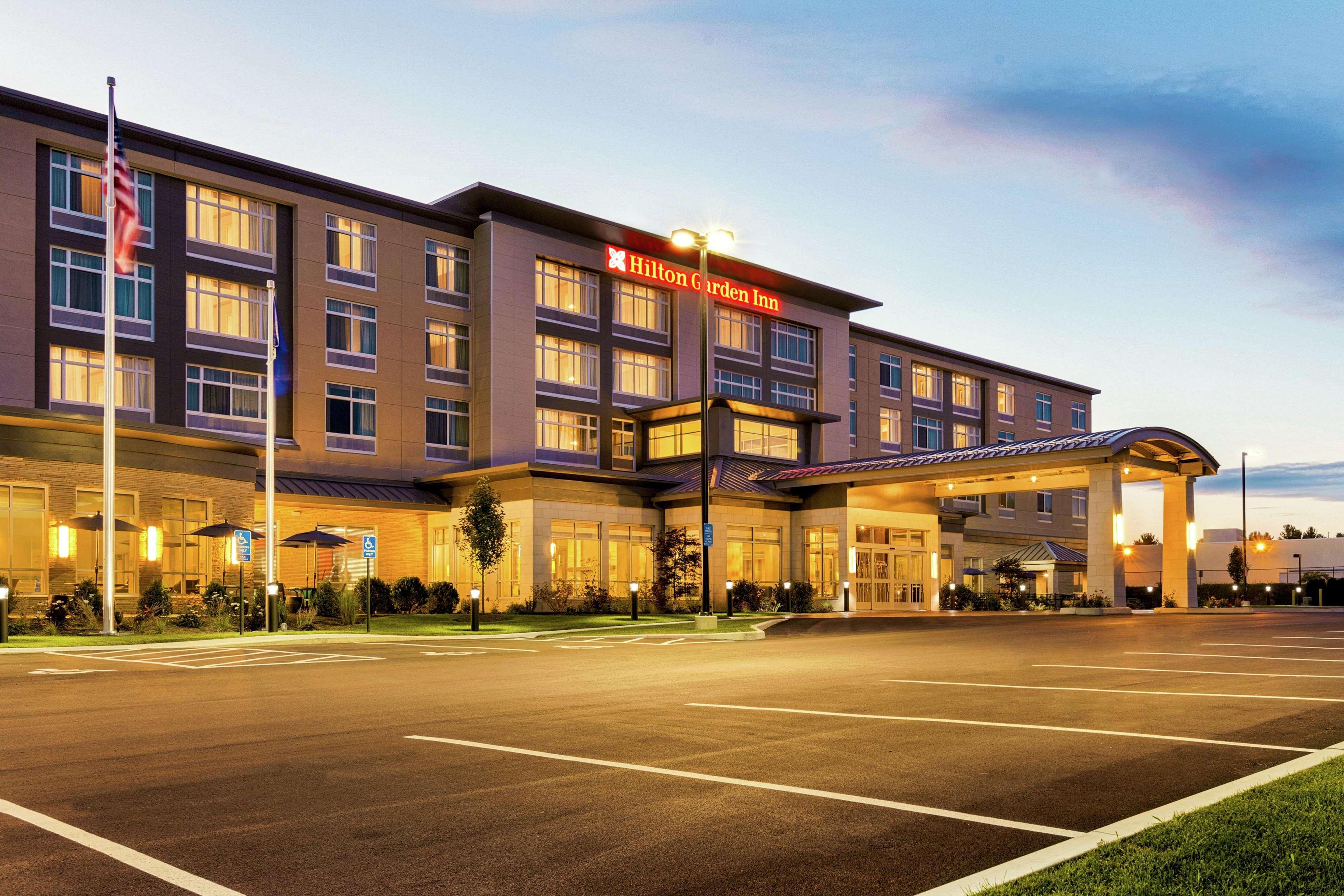 Hilton Garden Inn Lenox Питсфийлд Екстериор снимка