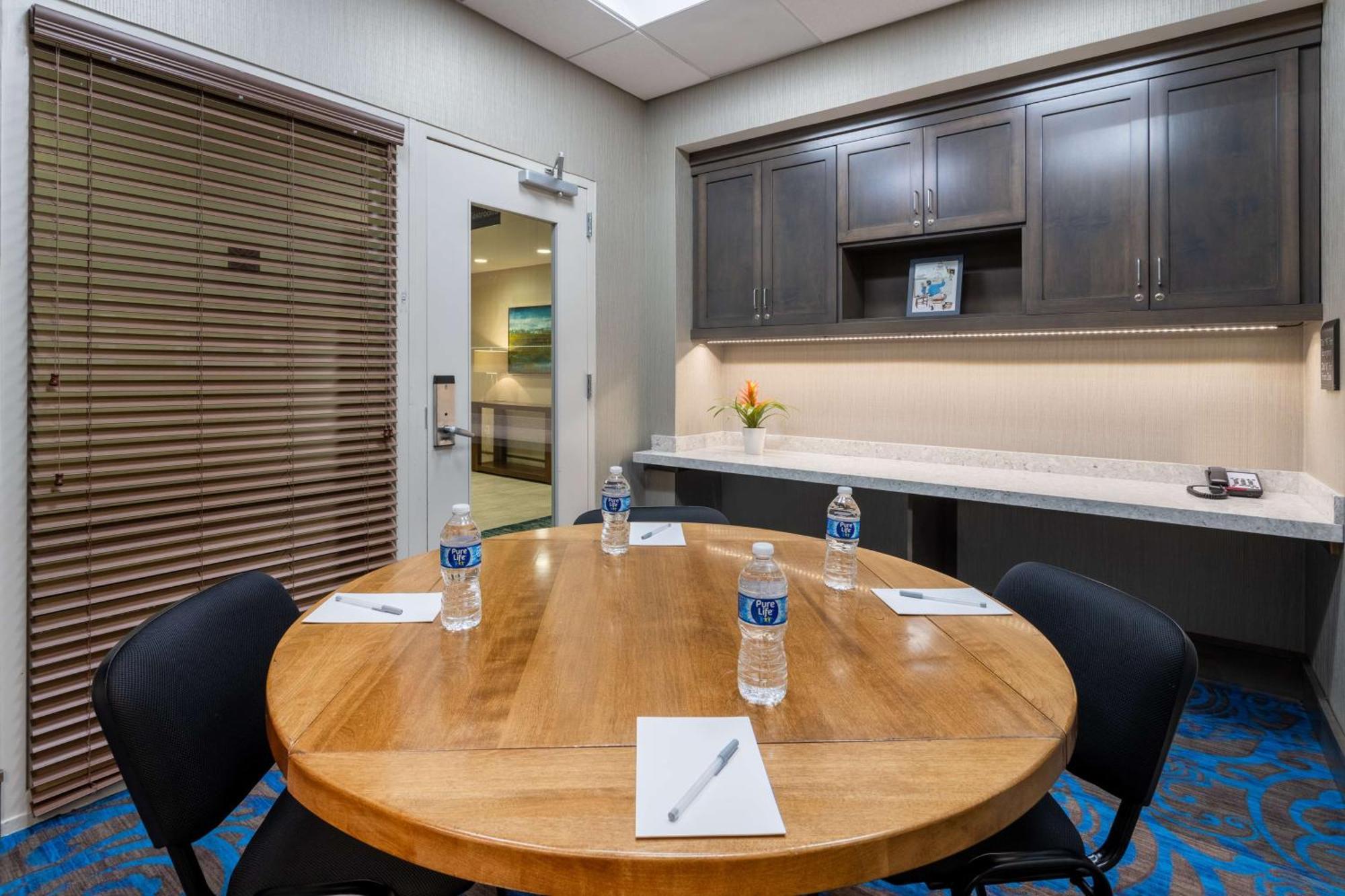 Hilton Garden Inn Lenox Питсфийлд Екстериор снимка