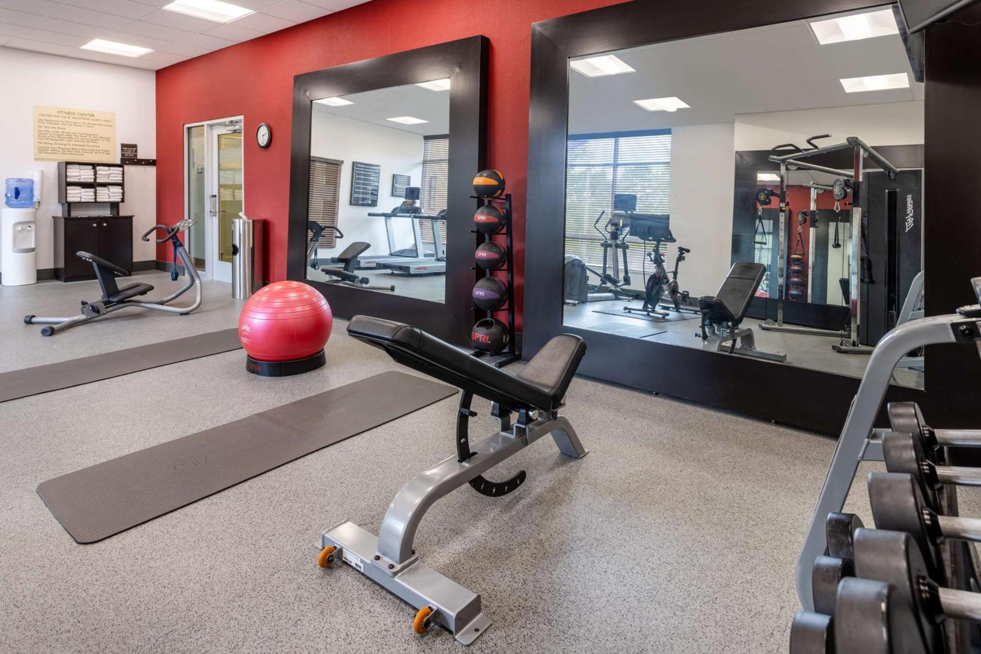 Hilton Garden Inn Lenox Питсфийлд Екстериор снимка