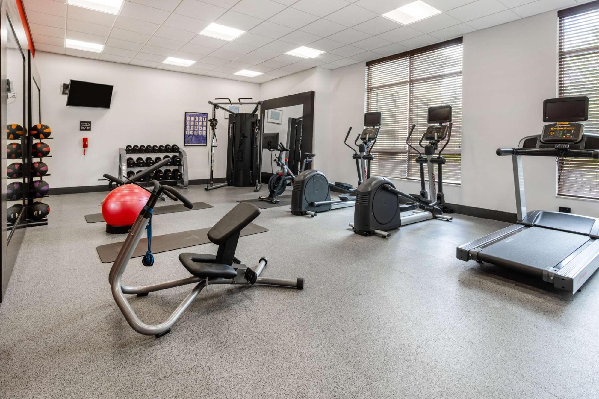 Hilton Garden Inn Lenox Питсфийлд Екстериор снимка