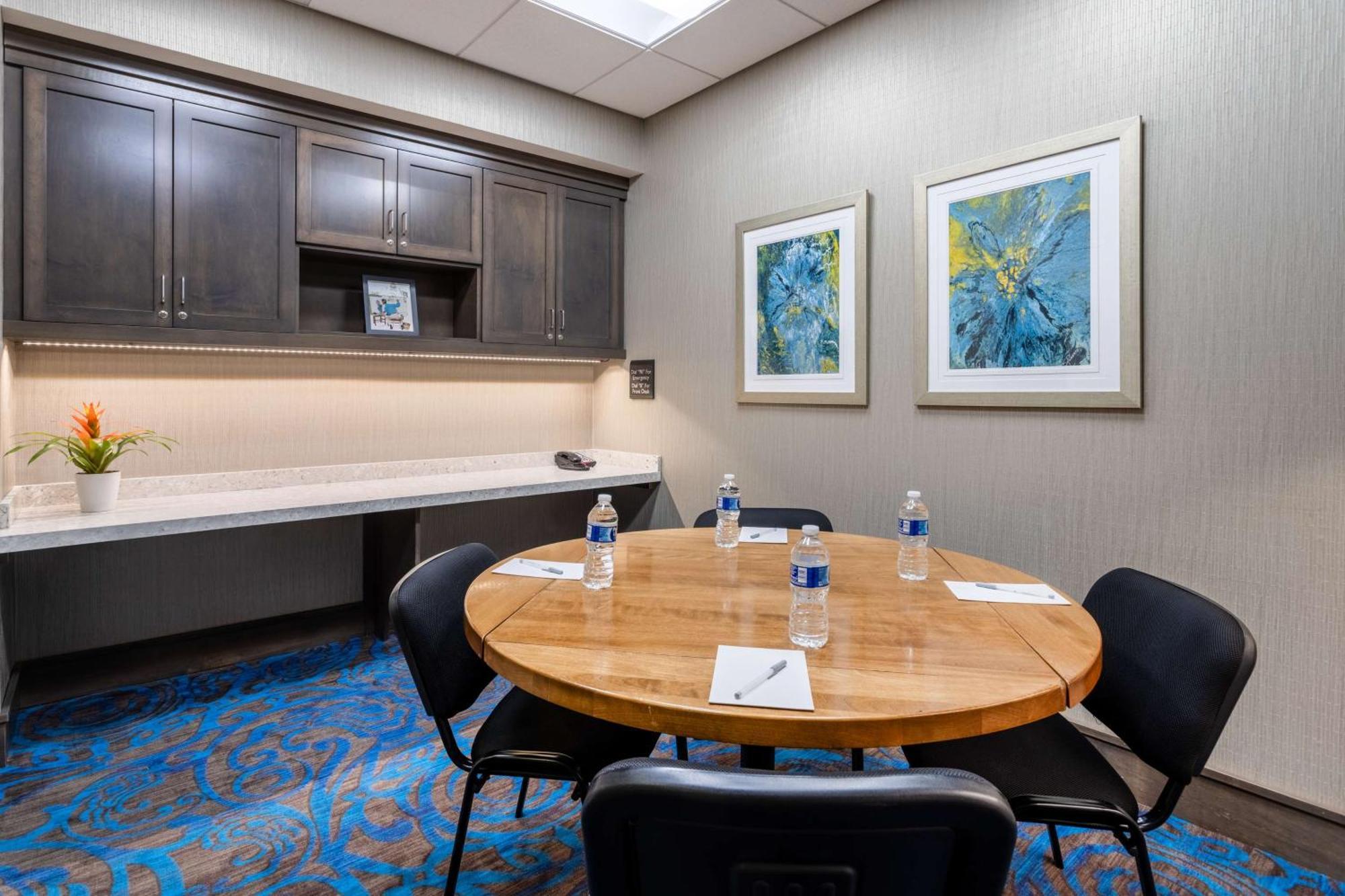 Hilton Garden Inn Lenox Питсфийлд Екстериор снимка